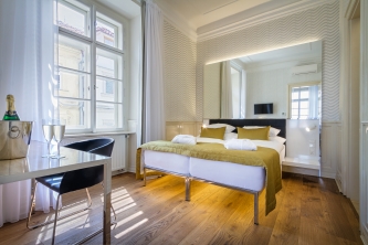 Hotel Golden Star - Habitación con cuatro camas Deluxe